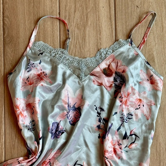 Silly satin light blue floral pajamas - Picture 4 of 4